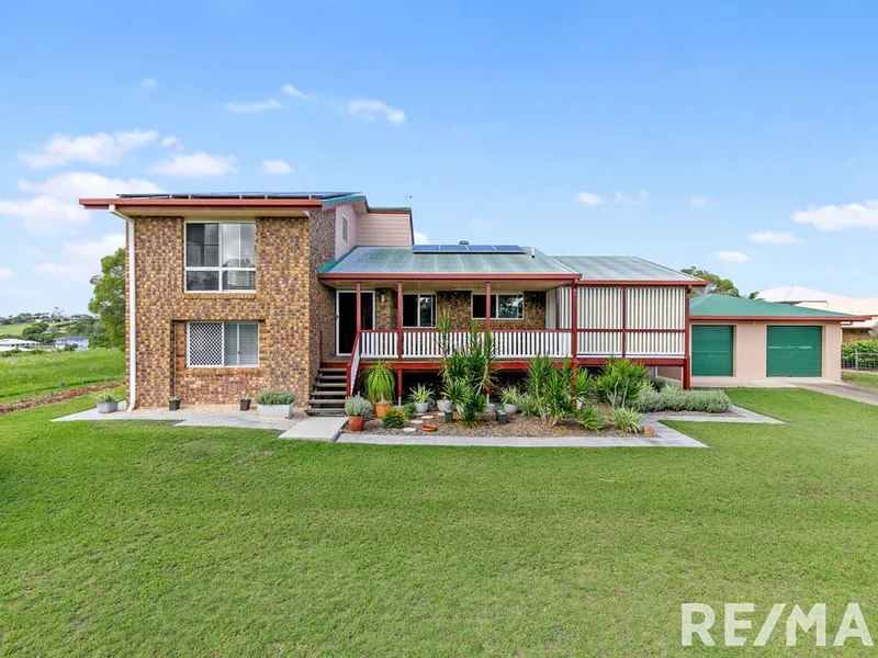 Huge Dual Living Property!!