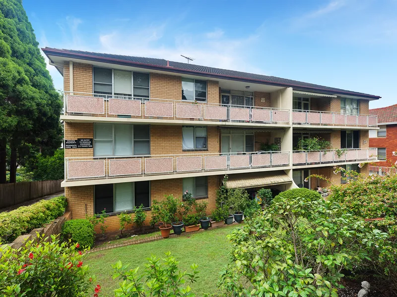 Pristine presentation with over-sized layout in a central location