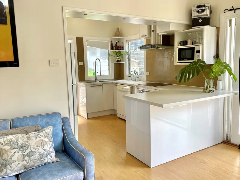 Fully Furnished Lakeside Get away