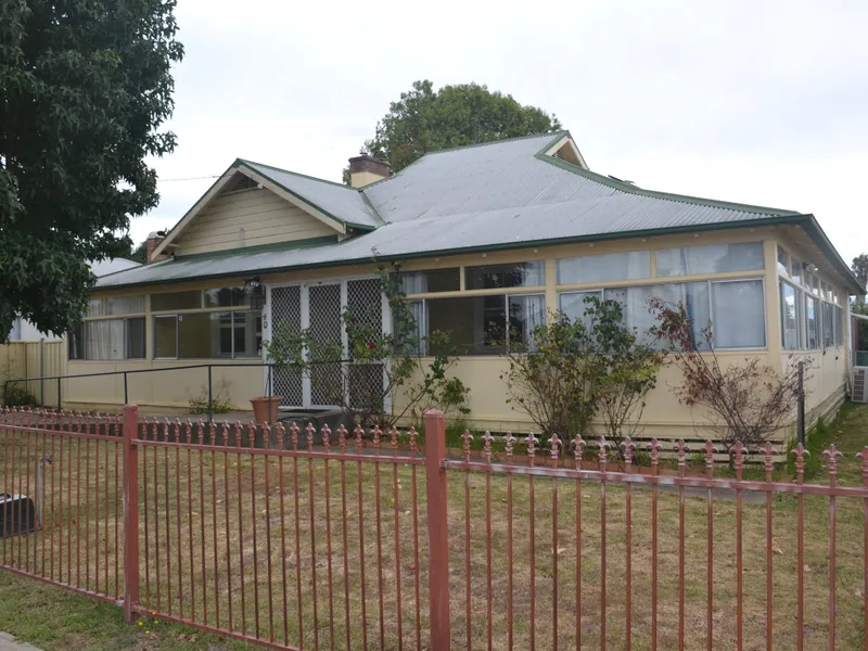 3 B/R weatherboard home