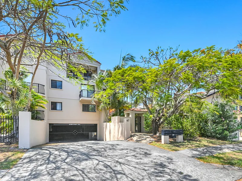 Perfectly Positioned Ground Floor Apartment!!