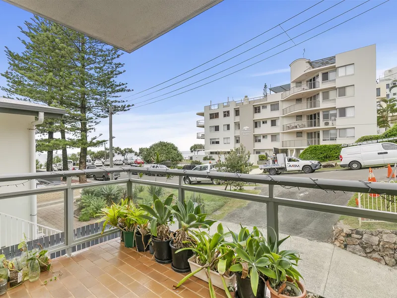 Beachside Beauty with Balcony Sea Views