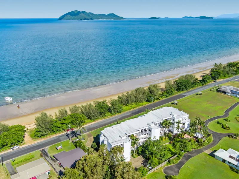 Beachfront Penthouse - Love the View !