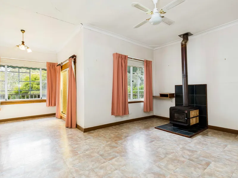 Picturesque Hills setting on 1443sqm...