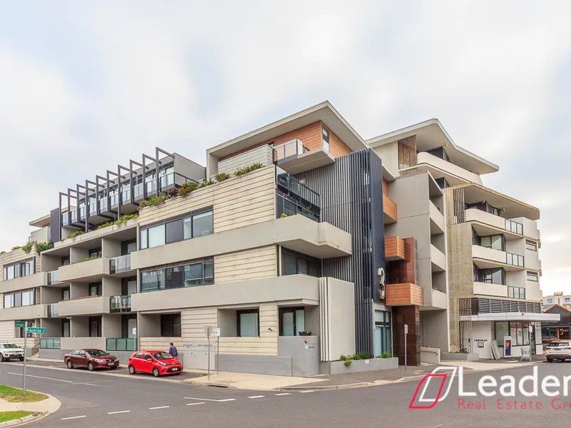 Top Floor Contemporary Living!