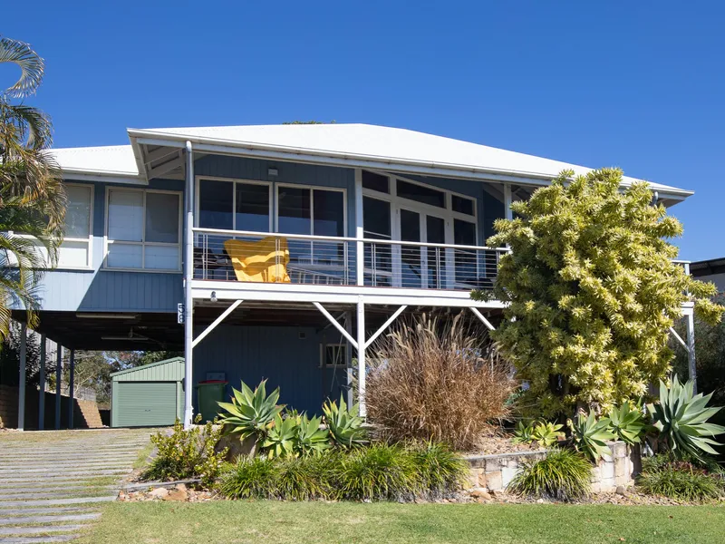 GORGEOUS OCEAN VIEWS + 3 BED 2 BATH + FIREPLACE