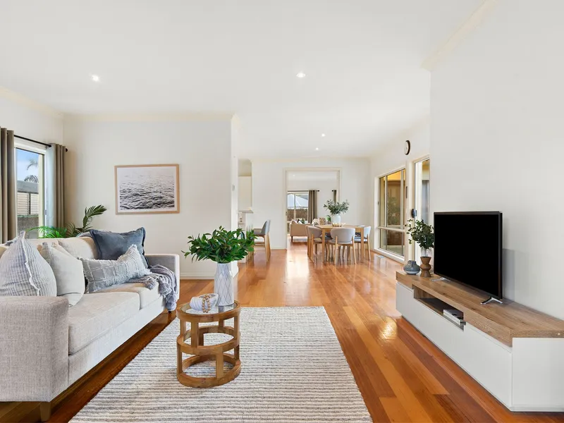 listedAS - Charming Coastal Retreat Nestled in the Heart of Sorrento Body