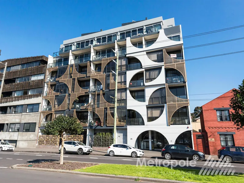 MODERN TWO BEDROOM APARTMENT WITH CITY VIEWS