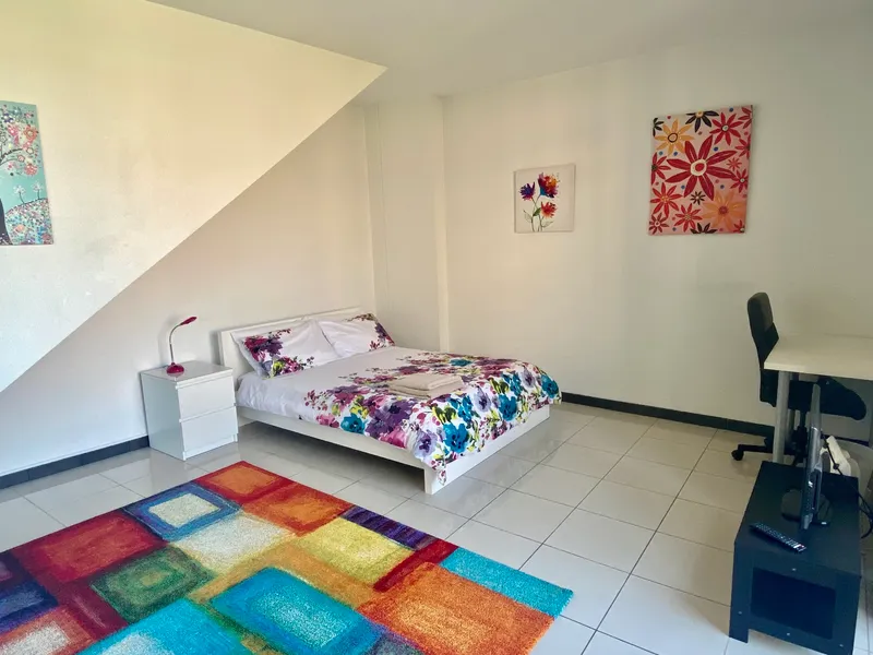 One Room Left !! Female only. Stunning Shared Apartment 