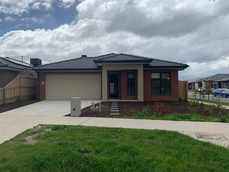 3 BEDROOMS IN OFFICER