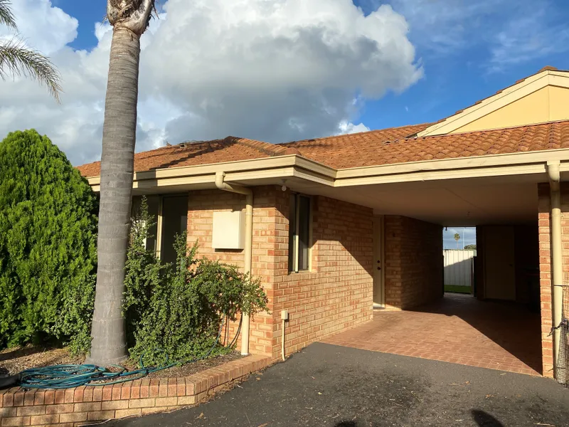 Two Bedroom Unit Close To Everything