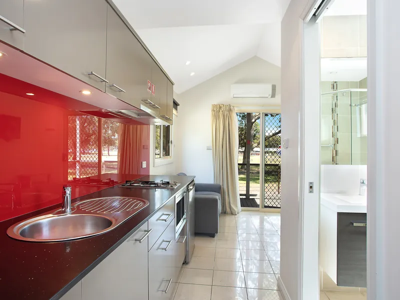 1 Bedroom Fully Self-Contained Cabin