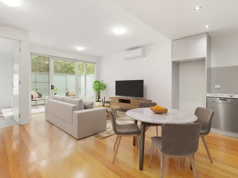 Modern Apartment at Vintage Parkside Mansion