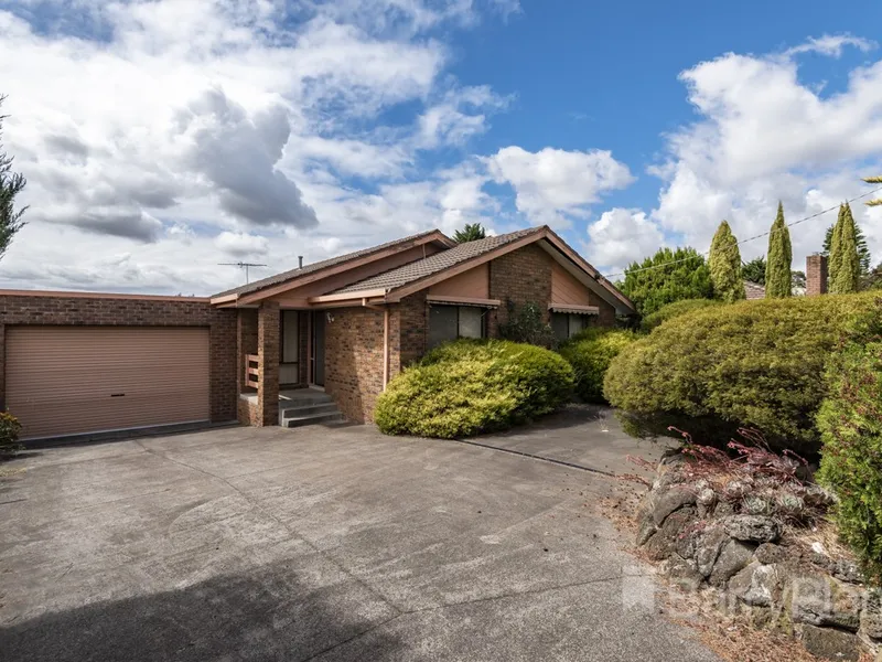 3 BEDROOMS, 1 BATHROOM, DOUBLE GARAGE