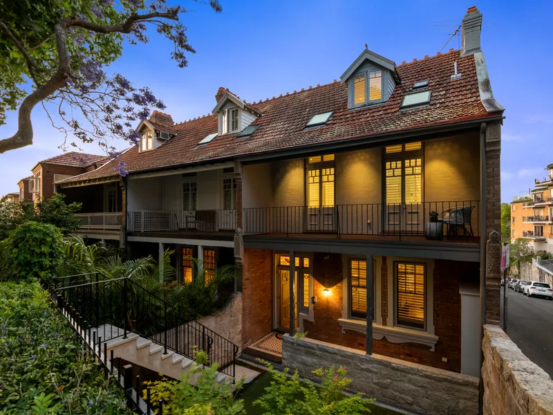 Classic Victorian terrace with northerly Mosman Bay cameos