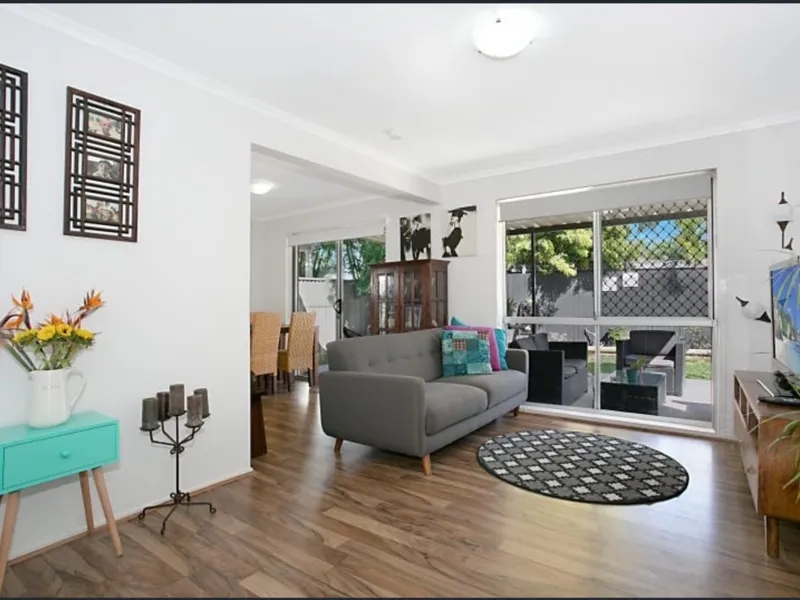 Perfectly located 3 bedroom unit in a friendly neighbourhood