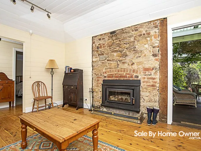 Escape to the Country, One of a Kind House + Studios With Business Opportunities, 25 Minutes to Canberra