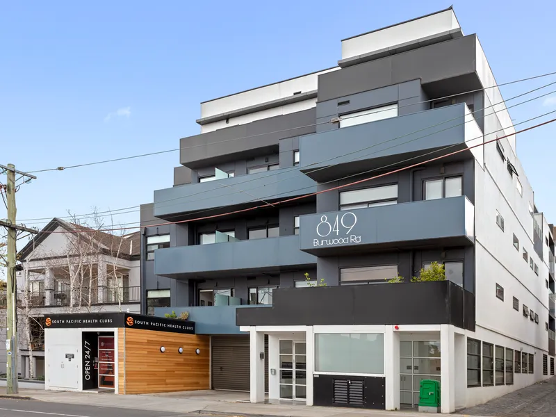 Easy care, utterly modern, and fully furnished- MOVE IN NOW