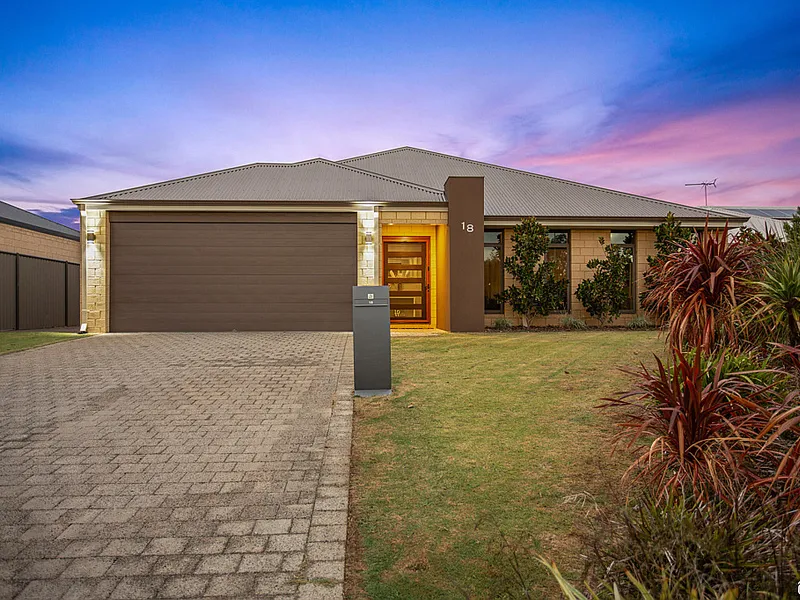 BYFORD ON THE SCARP WITH A WORKSHOP