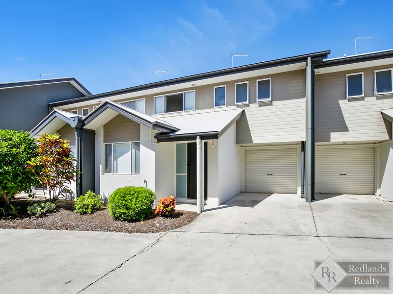 LIGHT AND BREEZY IN CENTRAL WELLINGTON POINT!!!