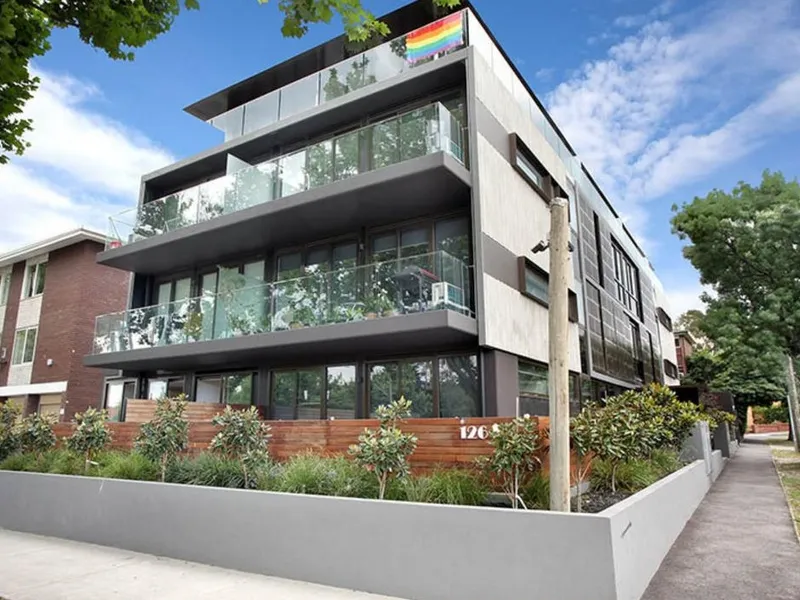 Sophisticated Apartment Living in a Bayside Location!