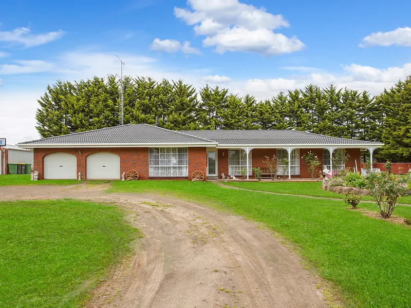 Quality Homestead & Huge Shedding Complex - Laang VIC   2.74 Ha / 6.77 Acres