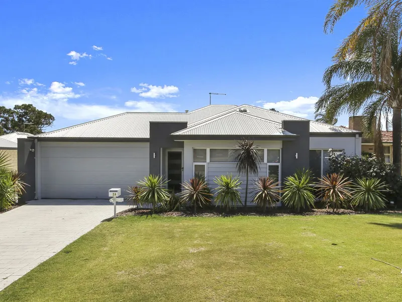 Under Offer first viewing by Team Trolio!