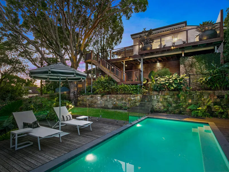 High quality entertainer with tropical ambience 