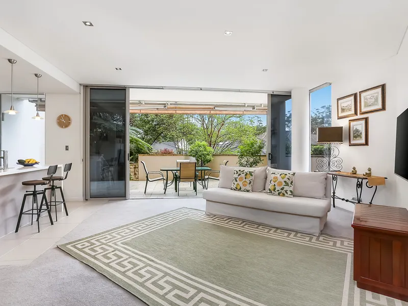 Oversized Garden Apartment Of Effortless Style And Quality