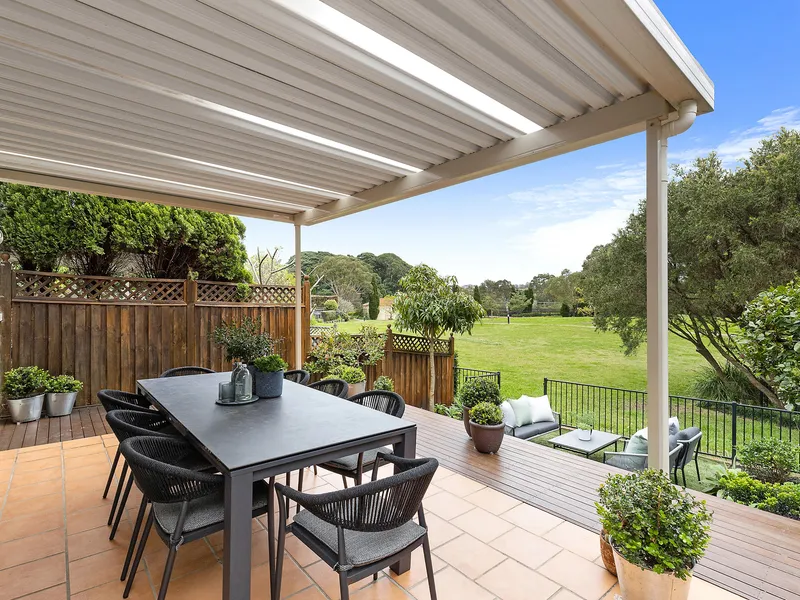 Luxurious townhouse set in exclusive Huntley's Cove Estate