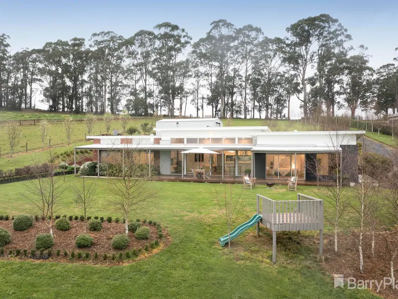 PREMIUM HILLS LIFESTYLE ON 2.47 ACRES!