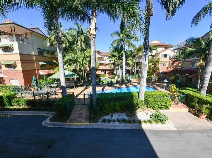 Fully Furnished unit only $410 PW