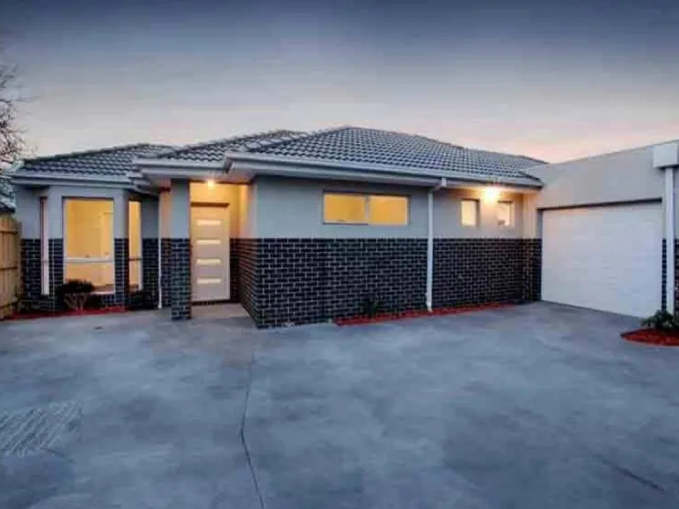 BRIGHT & MODERN UNIT IN THE HEART OF TULLAMARINE