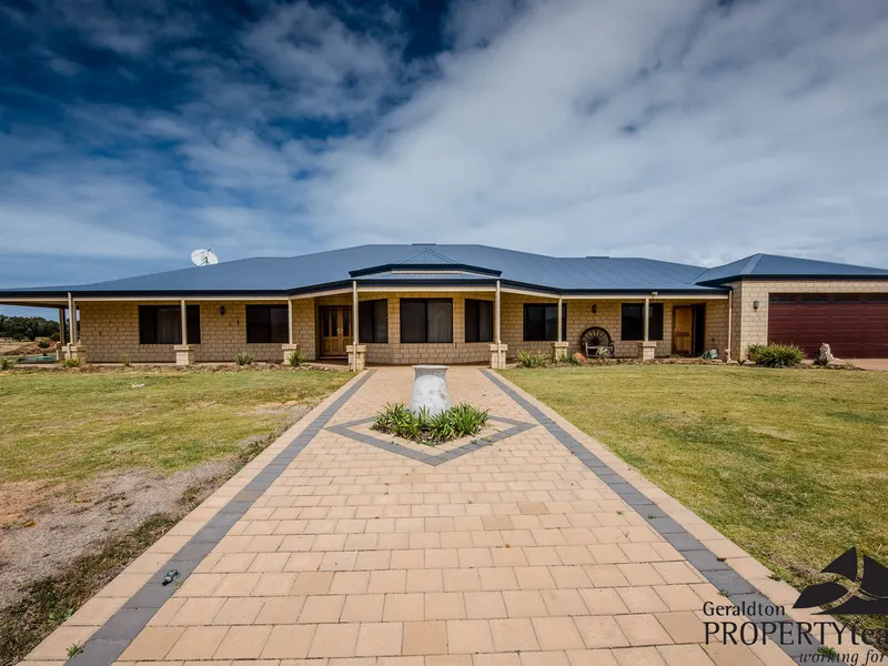 UNIQUE EQUINE PROPERTY