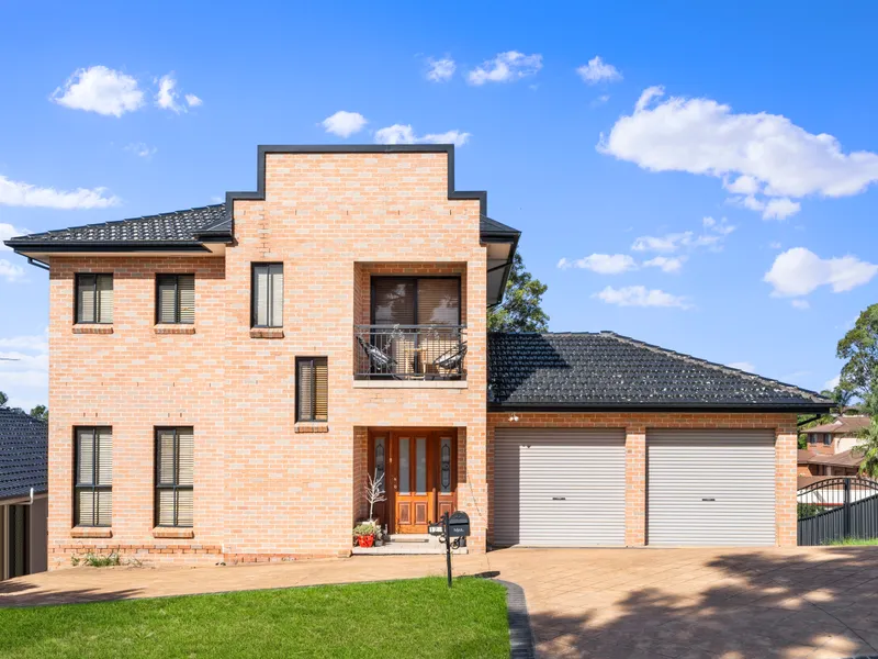 A Serene Family Haven: Spacious Interiors Meet Tranquil Outdoor Charm