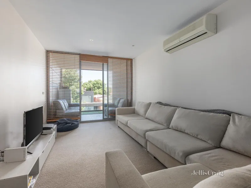 Contemporary living in a lifestyle location