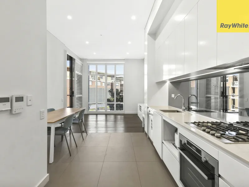Stylish Renovated 1-Bedroom Plus Study in Meadowbank