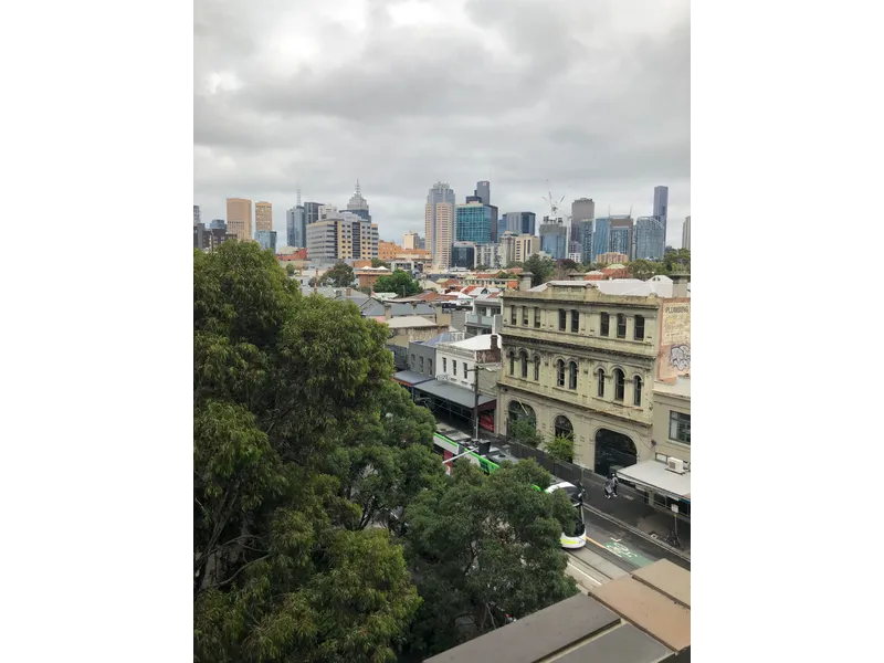 Modern 2 bedroom apartment in the heart of Fitzroy!