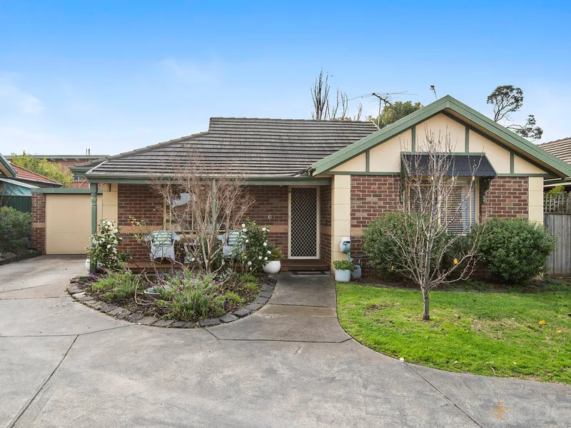 A BAYSIDE LIFESTYLE WITH NORTH-FACING SERENITY