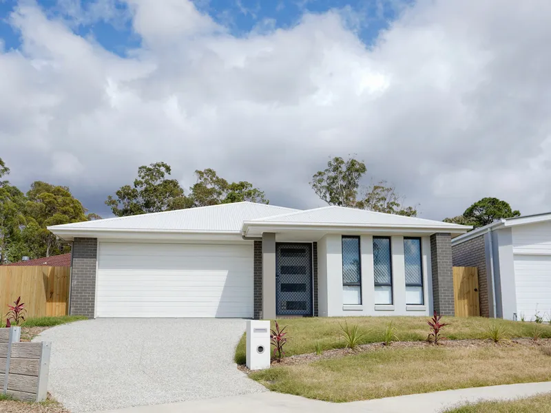 Newly Built, Spacious 4-Bedroom Home for Rent in Molendinar!