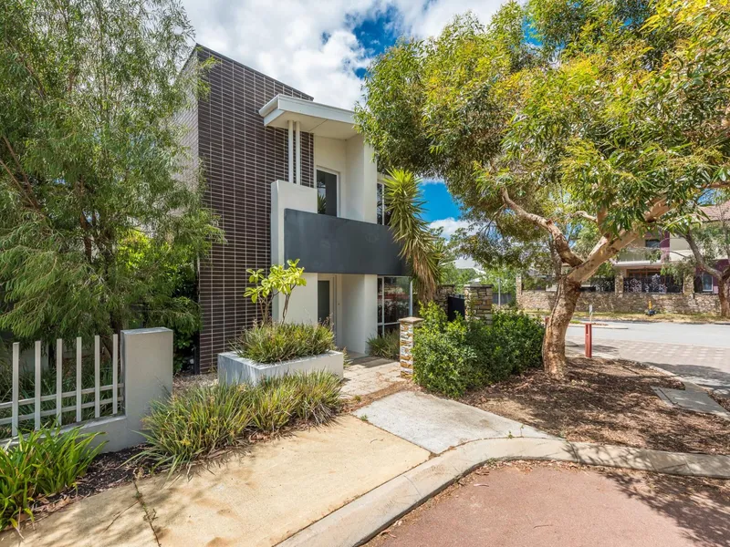 Commanding Family Home - Churchlands Green Precinct