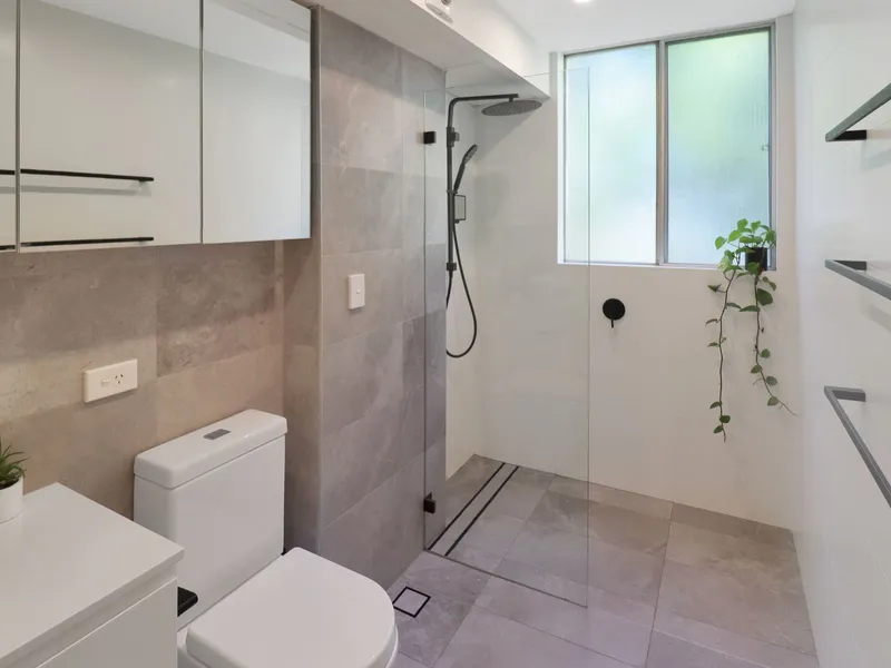 MODERN RENOVATED UNIT IN DESIRABLE LOCATION