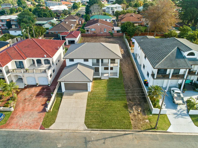 RENOVATED 6 BEDROOM HOME IN UNIVERSITY PRECINCT