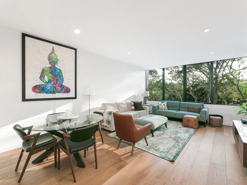 North-west facing luxury apartment, Walk to Pymble Station