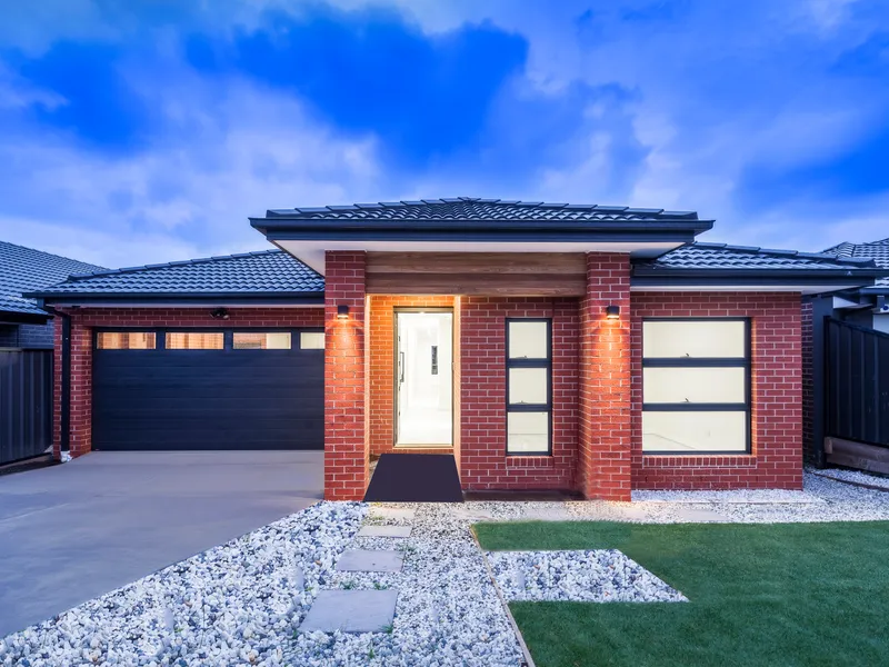 Luxury Living at Craigieburn's Top Location !!