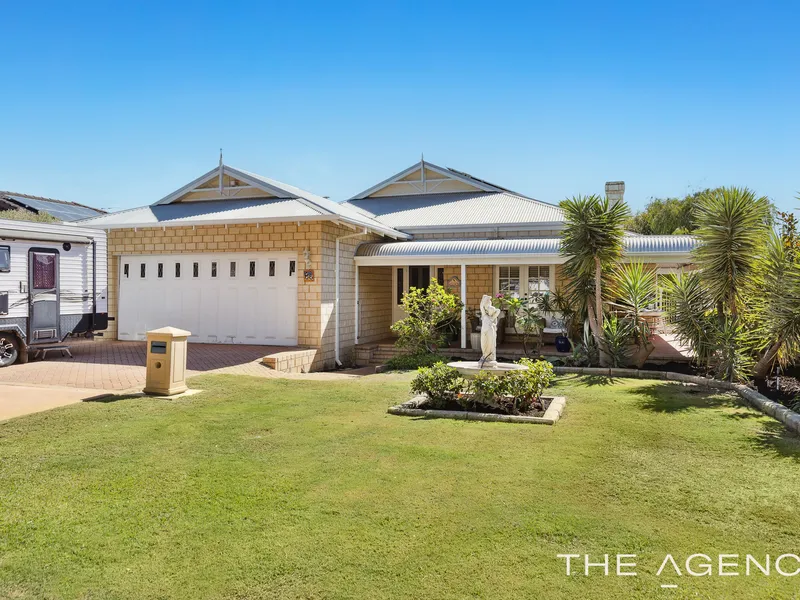 Charming Victorian Elegance Meets Tropical Oasis Near the Shore