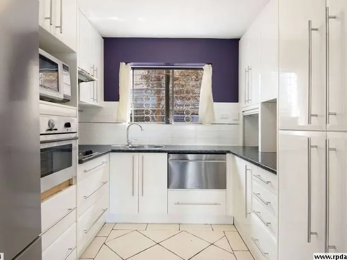 Ground Floor Two Bedroom Unit in Fantastic Location
