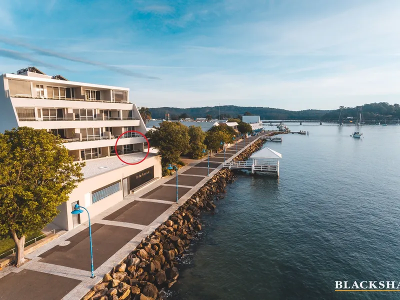 Absolute Waterfront Apartment in the heart of Batemans Bay