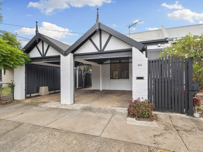 Charming Mile End Gem: Modern Comfort Meets Prime Location!