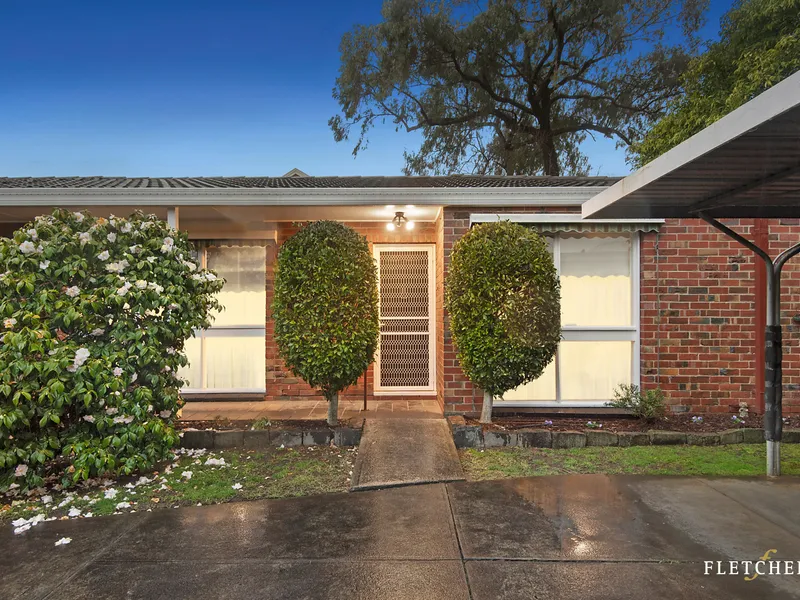 Vogue style in a tree-lined café precinct